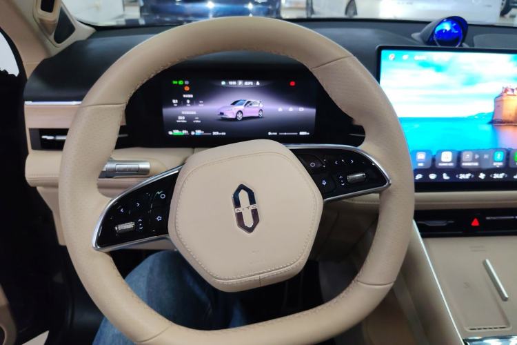 Used Hima AITO M5 2025 Extended-Range Ultra All-Wheel-Drive Version
