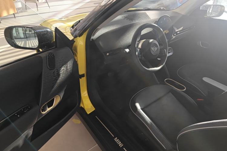 Used MINI Electric MINI COOPER 2024 452km COOPER SE Artist