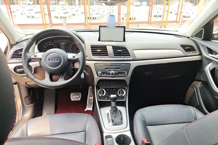 Used Audi Q3 2015 30 TFSI Ambition Edition Center Console