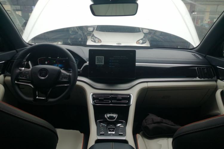 Used BYD Song PLUS New Energy 2021 DM-i 110KM Flagship Model Center Console