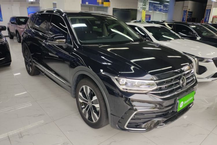 Used Volkswagen Tiguan L 2024 330TSI Automatic Two-Wheel Drive R-Line Enhanced Edition Front Right 45 Deg