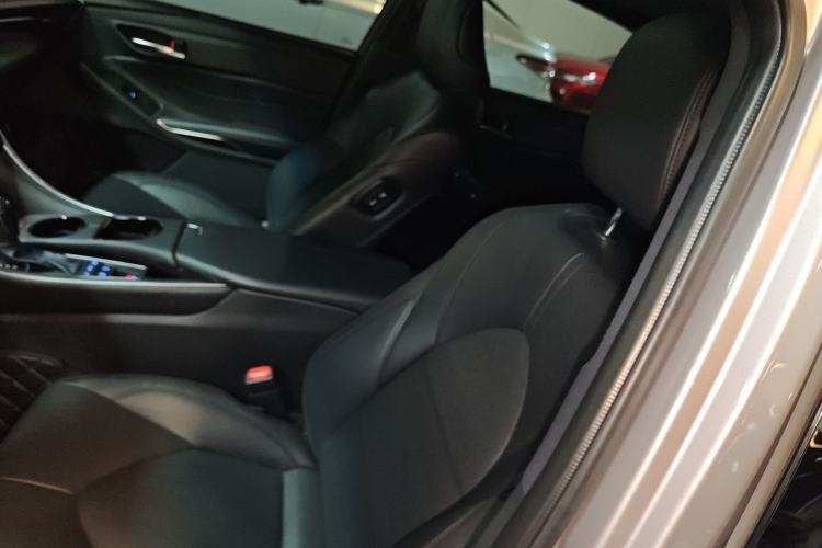 Used Toyota Avalon 2023 2.5L Luxury Edition Left Front Seat