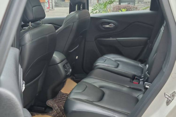 Used Jeep Cherokee 2016 2.4L Superior Edition