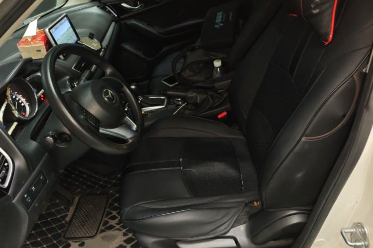 Used Mazda 3 Axela 2014 Sedan 1.5L Automatic Comfort Model
