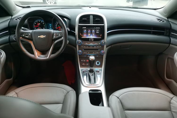 Used Chevrolet Malibu 2014 2.0L Automatic Luxury Edition Center Console
