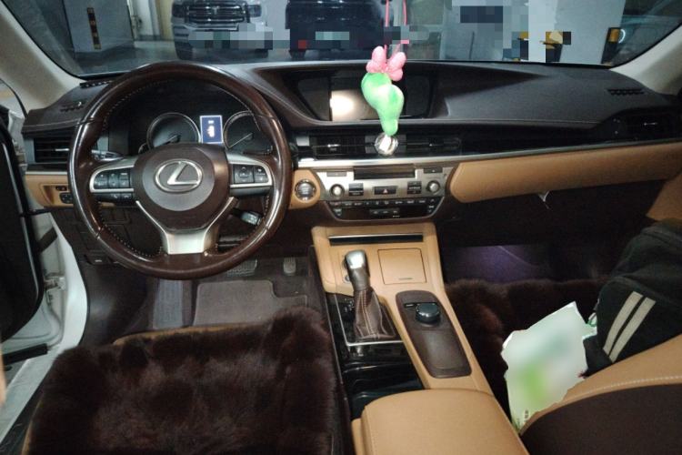 Used Lexus ES 2015 200 Elite Edition Center Console