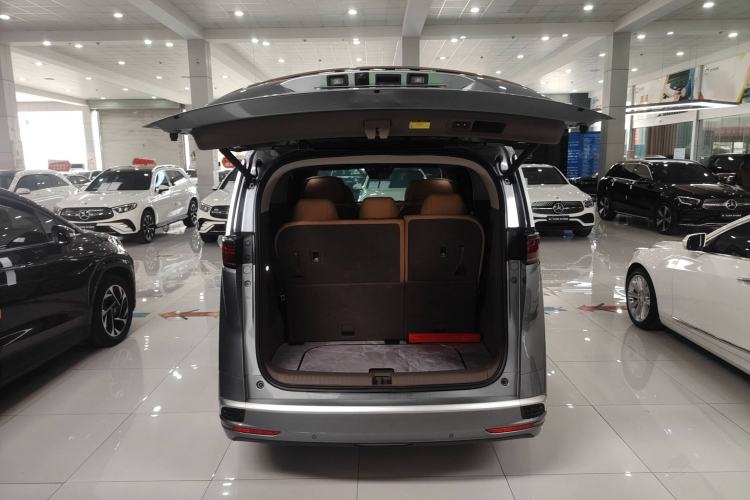 Used Denza D9 2022 DM-i 1040 Prestige Model