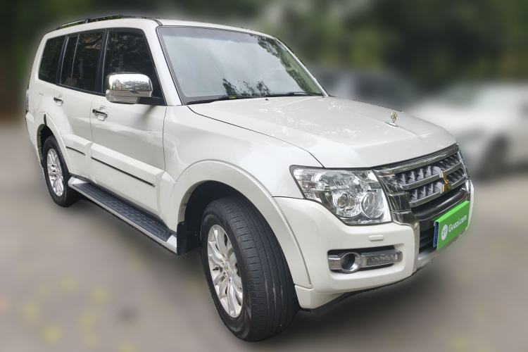 Used Mitsubishi Pajero  Front Right 45 Deg