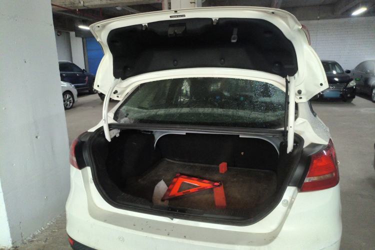 Used Ford Focus 2015 Sedan 1.6L Manual Fashion Edition
