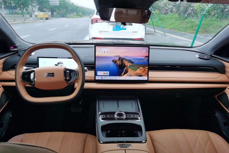 Used Geely Galaxy 8 2025 130km EM-P Exploration Edition
