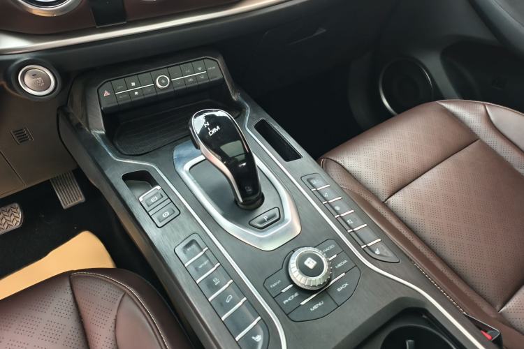 Used Wey VV6 2020 2.0T Two-Wheel Drive Smart Protection+
