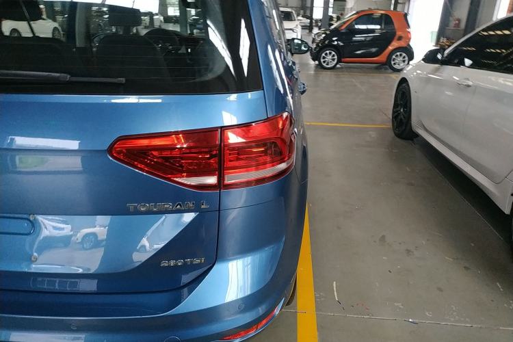 Used Volkswagen Touran 2018 Volkswagen Touran L 280TSI DSG Comfort Edition 7-seater