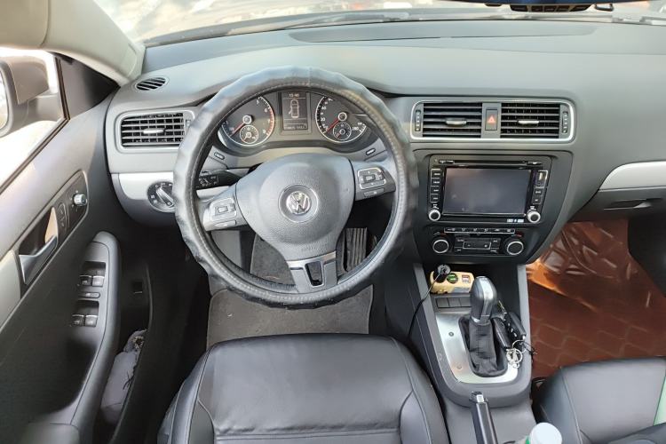 Used Volkswagen Sagitar 2014 1.4TSI Automatic Luxury Model Steering Wheel