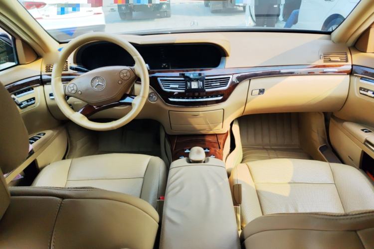 Used Mercedes-Benz S-Class 2012 S 350 L Grand Edition Center Console