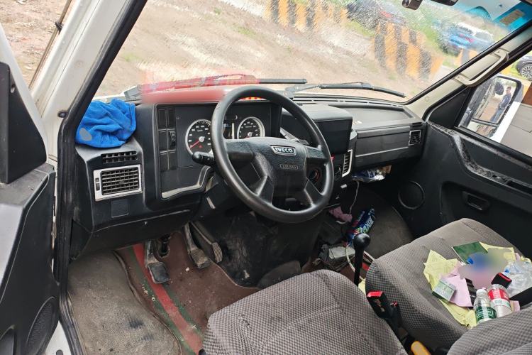 Used Iveco Daily 2017 2.5T A35 Low-Roof 5-7 Seater Passenger Van 47Z5