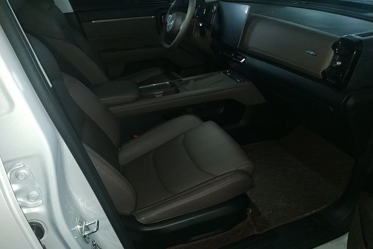 Used Wuling Xingguang 560 New Energy 2026 Model, Plug-in Hybrid, 125 km, Luxury Version Right Front Seat