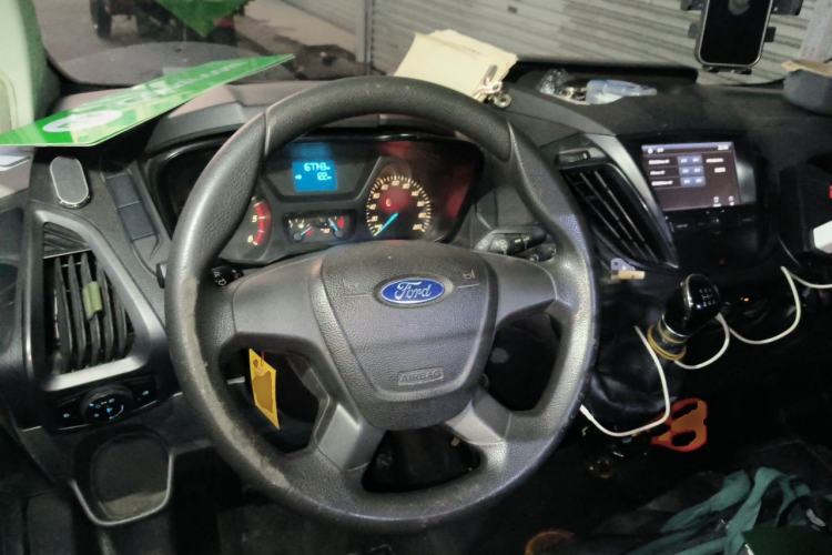 Used Ford Transit 2017 2.0T Diesel Van Mid-Chassis Mid-Roof China V Standard
