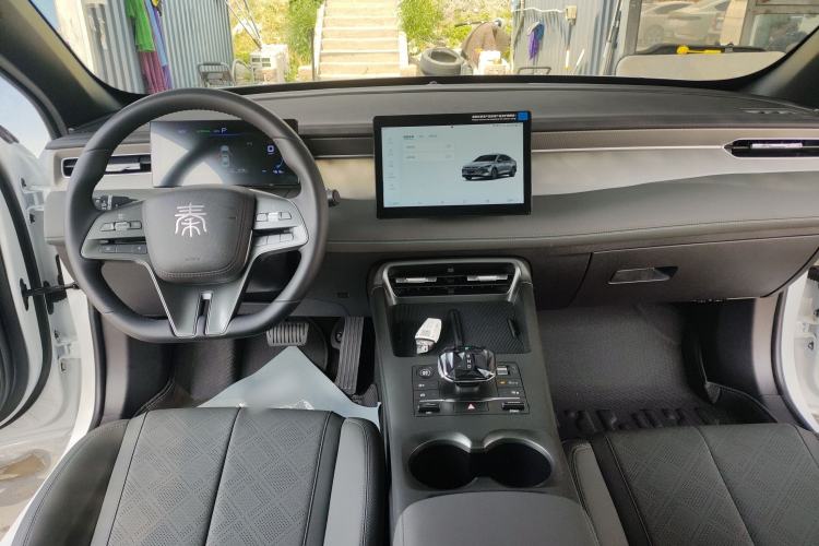 Used BYD Qin PLUS 2025 DM-i Smart Drive 55KM Leading Model Center Console