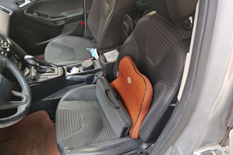 Used Ford Focus 2015 Hatchback 1.6L Automatic Fashion Edition
