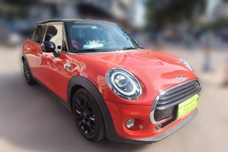 Used MINI 2018 1.5T COOPER Classic Edition Five-Door Version Front Right 45 Deg