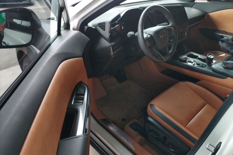 Used Lexus RZ 2023 450e All-Wheel Drive Luxury Edition Driver Seat