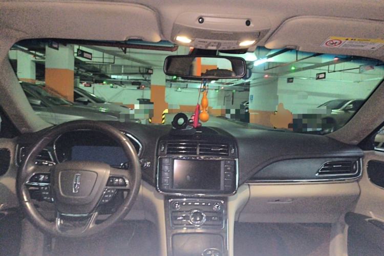 Used Lincoln Continental 2017 2.0T Two-Wheel Drive Deluxe Edition Center Console