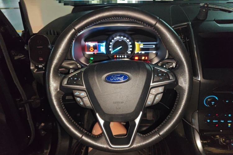 Used Ford Edge 2017 EcoBoost 245 Two-Wheel-Drive Sporty 7-Seater