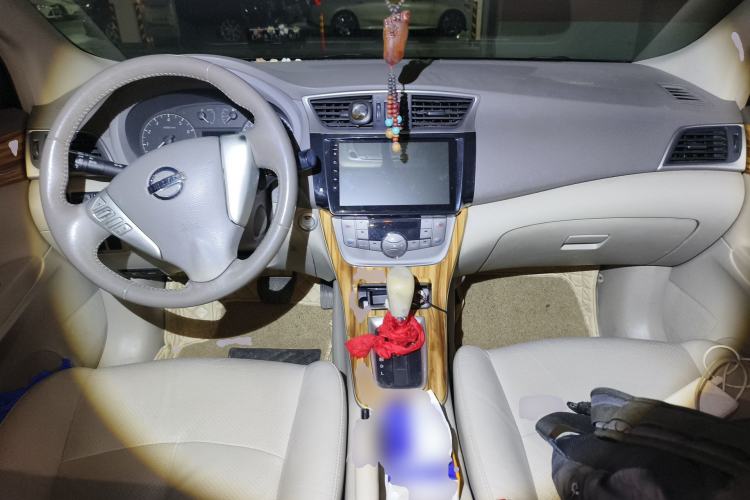 Used Nissan Sylphy 2014 1.6XV CVT Deluxe Edition Center Console