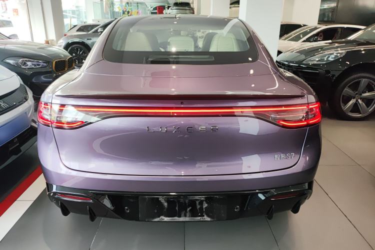 Used Hima Luxeed S7 2025 785 km Ultra Rear