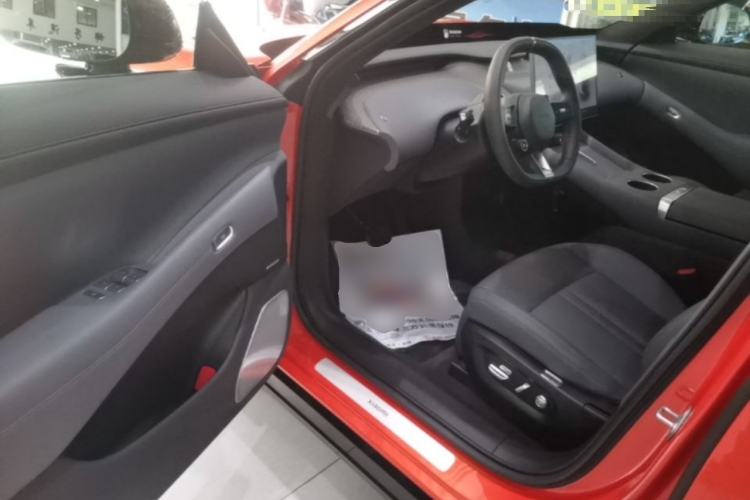 Used Xiaomi Auto YU7 2025 Ultra-Long Range High-Performance All-Wheel-Drive Max Edition
