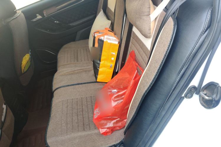 Used Zotye Z500 2015 1.5T Manual Luxury Model Left Rear Seat