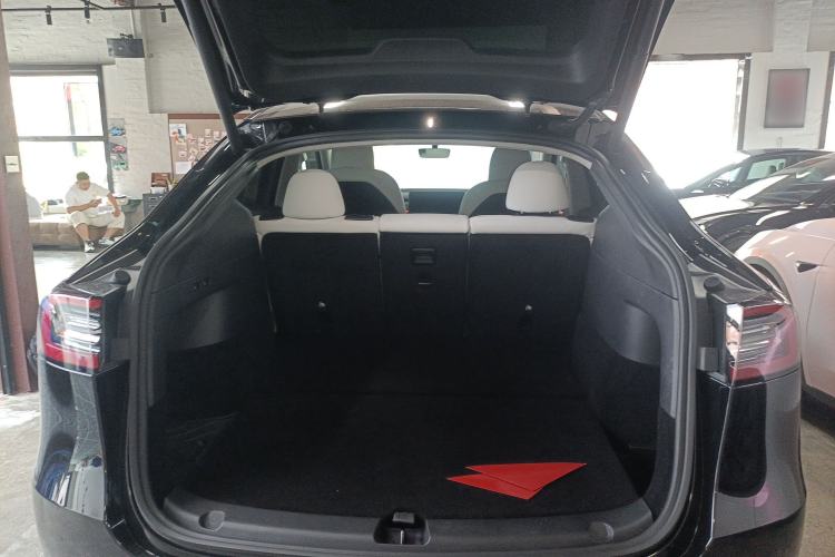 Used Tesla Model Y 2021 Standard Range Rear-Wheel Drive Version Trunk