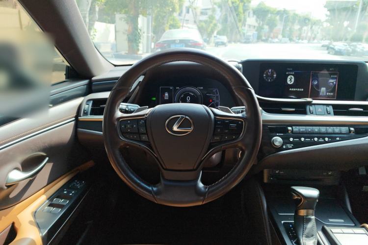 Used Lexus ES 2020 300h Premier Edition