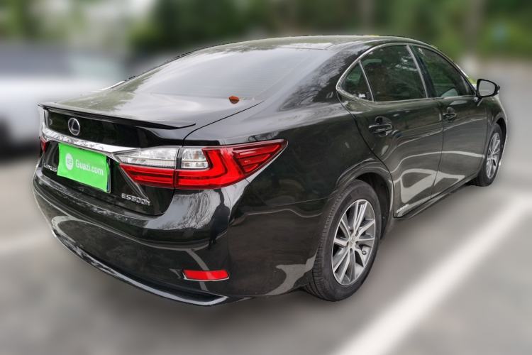 Used Lexus ES 2015 300h Comfort Edition Rear Right 45 Deg