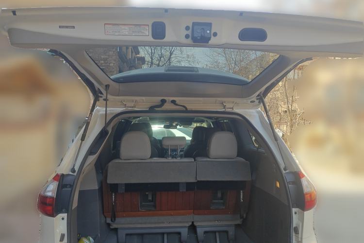 Used Toyota SIENNA 
