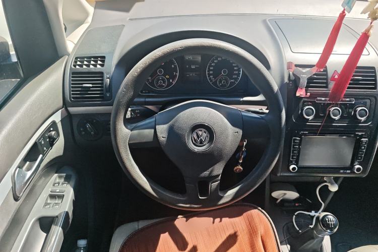 Used Volkswagen Touran 2015 1.4T Manual Fashion Edition 5-Seater Steering Wheel
