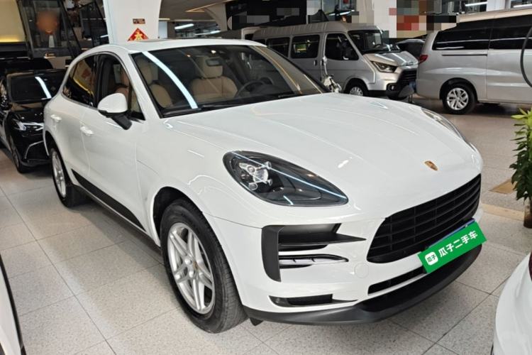 Used Porsche Macan 2018 Macan 2.0T Front Right 45 Deg
