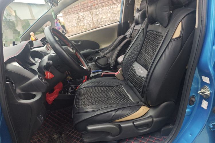 Used Honda Fit 2011 1.3L manual Comfort version
