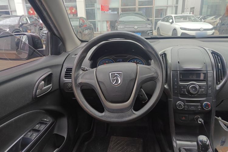 Used Baojun 610 2014 CROSS 1.5L Manual Comfort Model