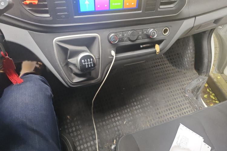 Used SAIC MAXUS Xintu V80 2025 Value Edition Aoyuntong 2.0T Manual Long Wheelbase Mid-Height Design 127 Ps 6/7/9-Seater
