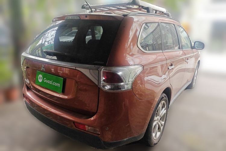 Used Mitsubishi Outlander 2013 2.4L Four-Wheel Drive Luxury Navigation Version 7 Seats