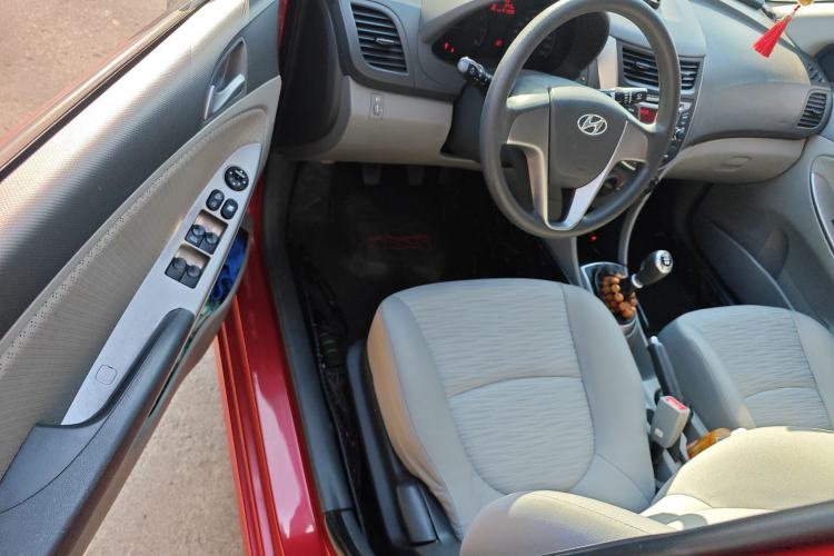 Used Hyundai Verna (older generation) 2014 1.4L Manual Smart GLS Trim Driver Seat