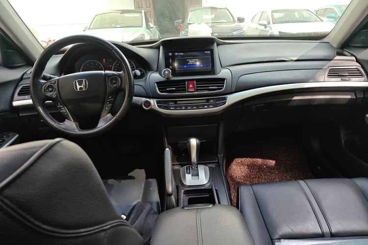 Used Honda Crosstour 2014 2.4L Luxury Edition Center Console