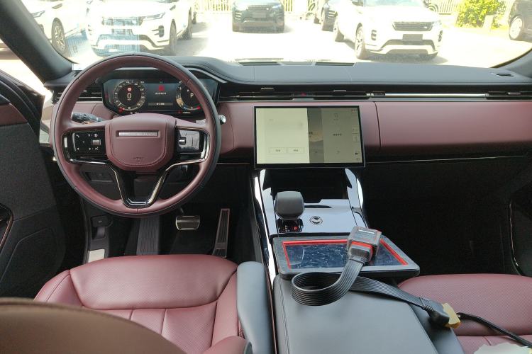 Used Land Rover Range Sport 2024 400PS Dynamic HSE Center Console