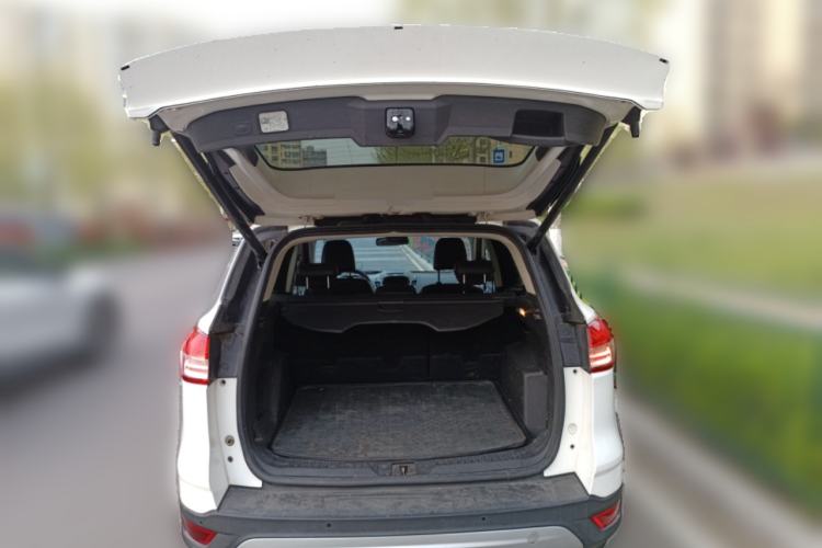 Used Ford Kuga 2015 2.0L GTDi Four-Wheel-Drive Sport Model Trunk