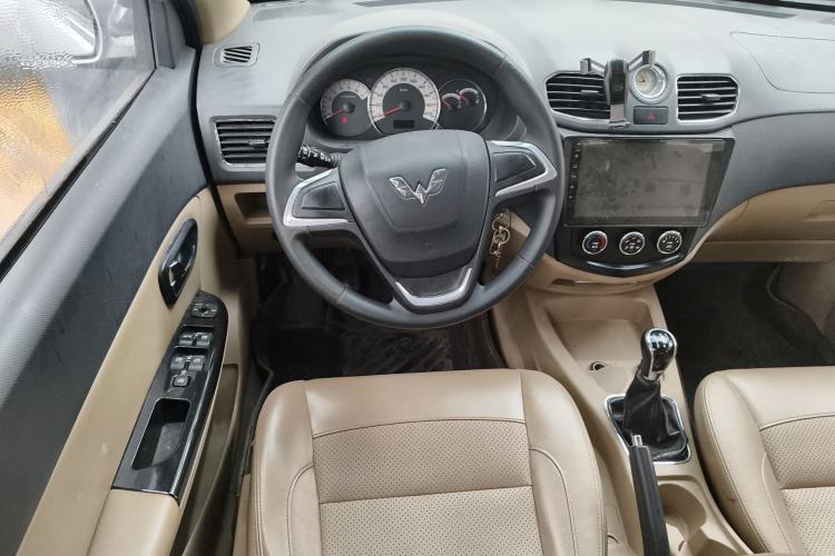 Used Wuling Hongguang 2015 1.5L S Base Model China IV Steering Wheel