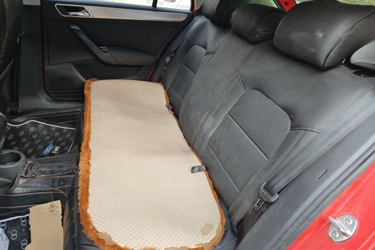 Used Skoda Rapid Spaceback 2016 Revised Version 1.4L Manual Front-Drive Edition Left Rear Seat