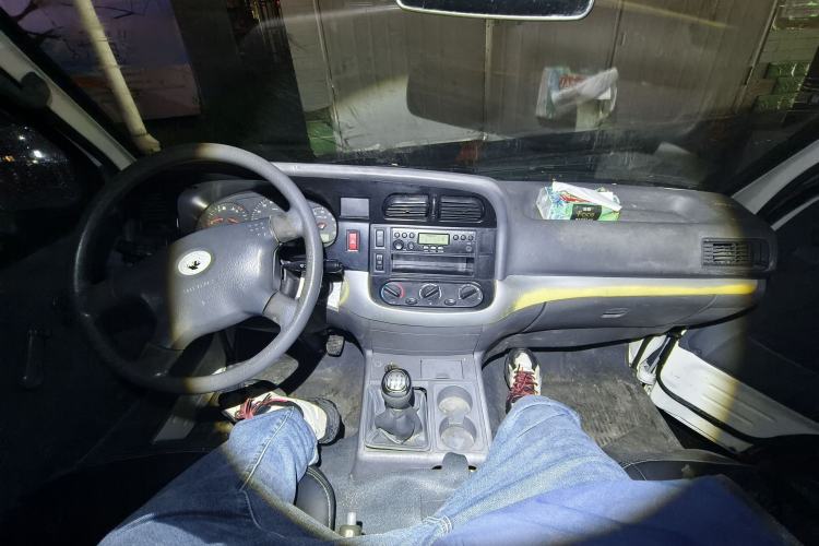 Used Jinbei Hiace 2018 2.0L Fifth-Generation Box Truck Standard Roof 2 Seats 4G21C