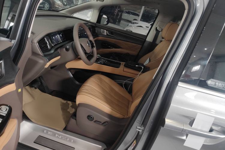 Used Denza D9 2022 DM-i 1040 Prestige Model