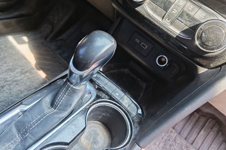 Used Buick Encore GX 2020 20T CVT Two-Wheel Drive Luxury Version Interior 6